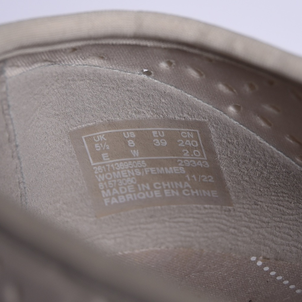 Clark's women's slip on shoes taupe size 8W with floral laser cut‎ detail - Picture 8 of 8